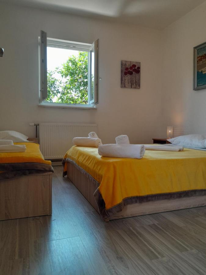 Apartmani Urlic Сресер Экстерьер фото