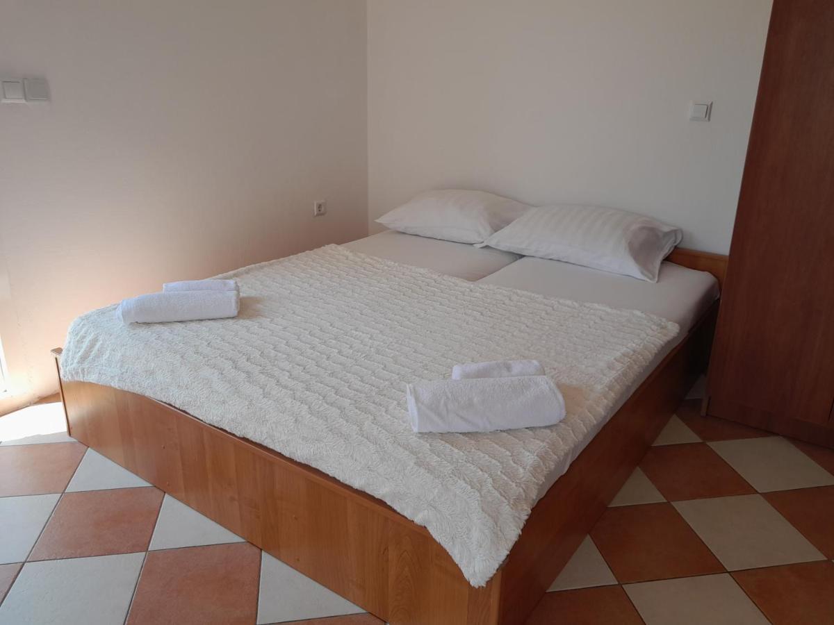 Apartmani Urlic Сресер Экстерьер фото
