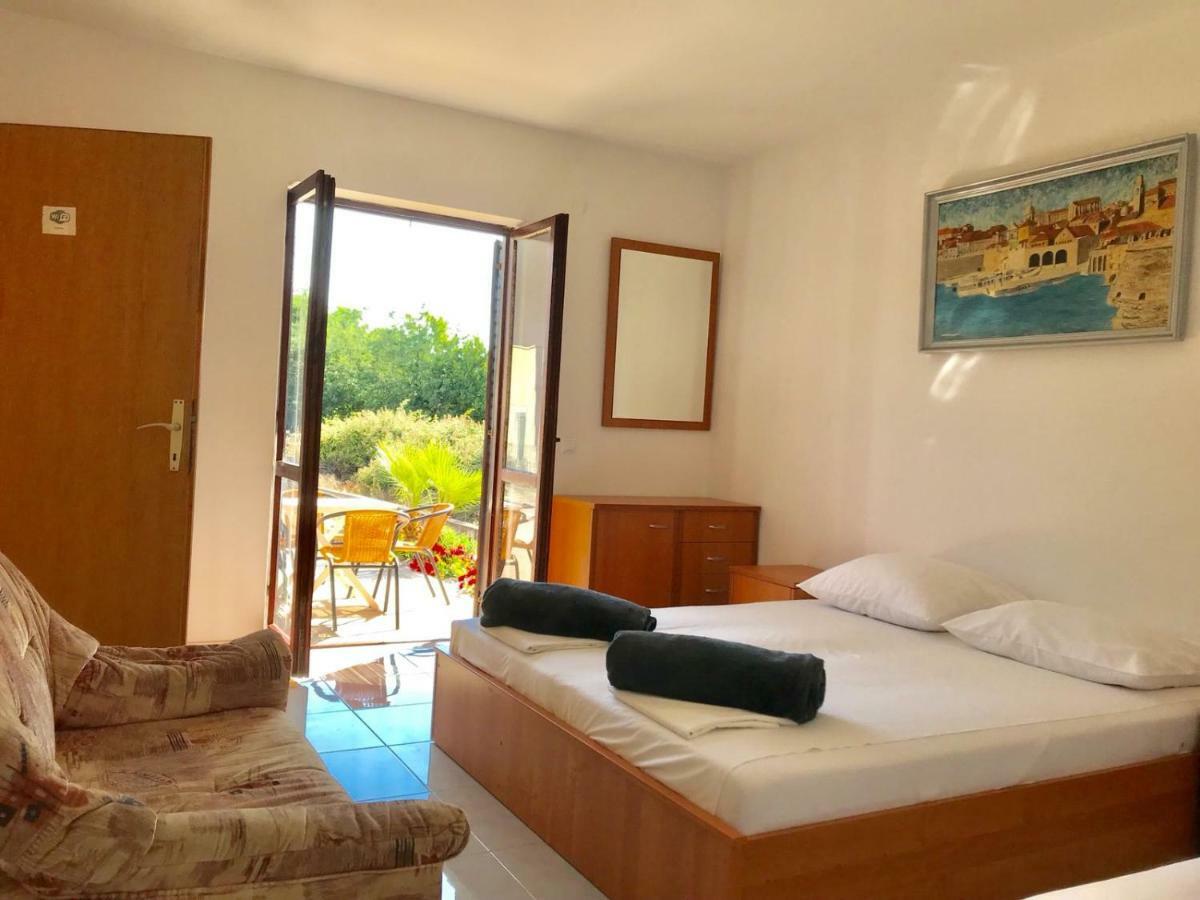 Apartmani Urlic Сресер Экстерьер фото