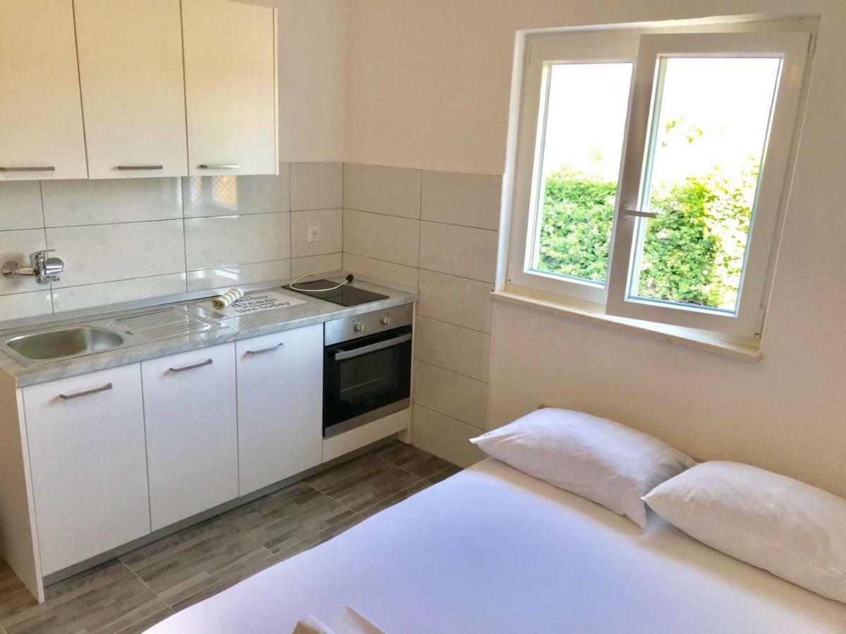 Apartmani Urlic Сресер Экстерьер фото