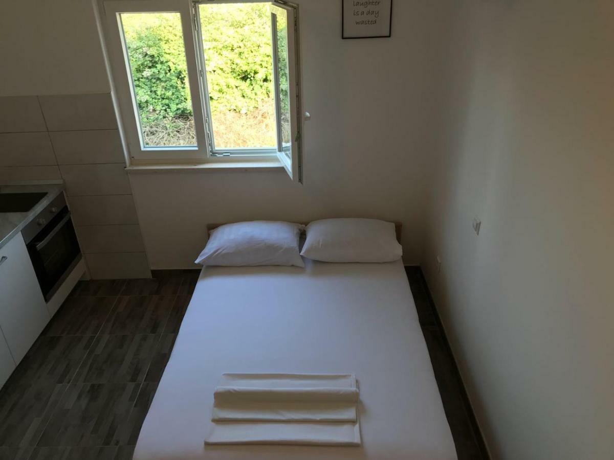 Apartmani Urlic Сресер Экстерьер фото