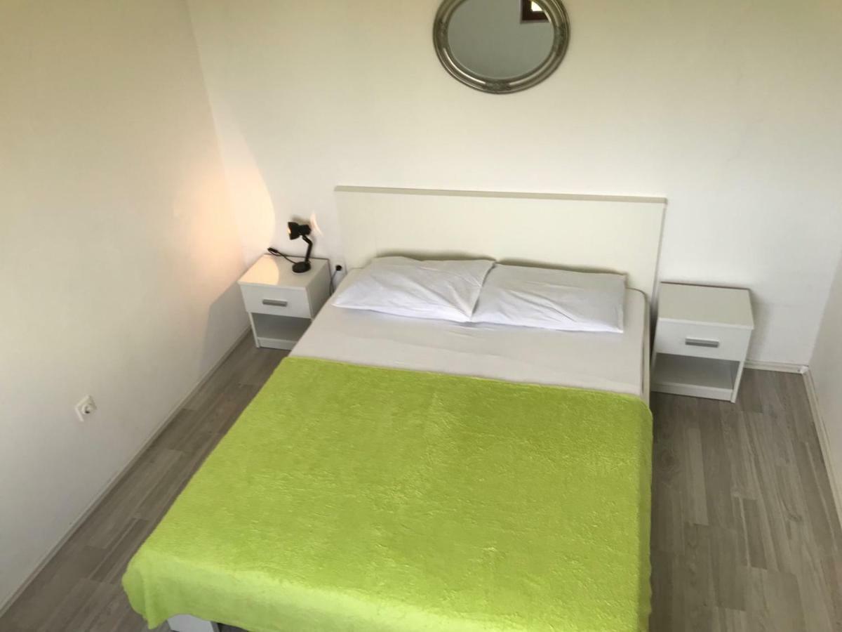 Apartmani Urlic Сресер Экстерьер фото